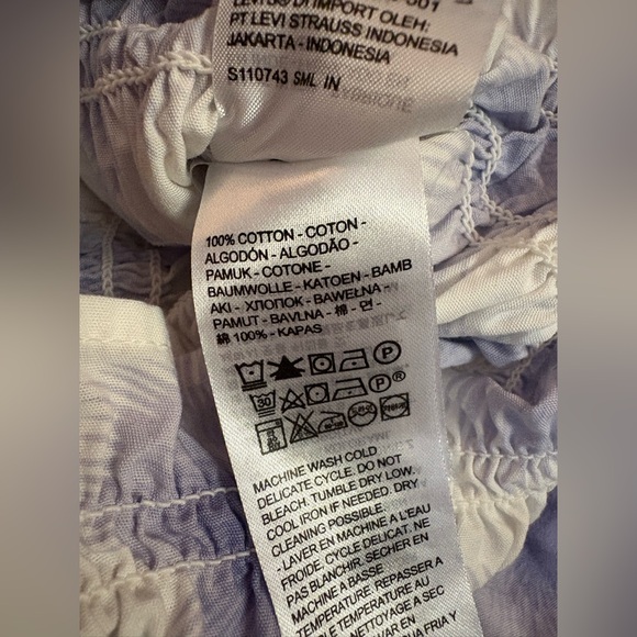 Levi's Tilly Printed Smocked Puff Sleeve Ruffle
Trim Peasant Top. Size small - Picture 8 of 8